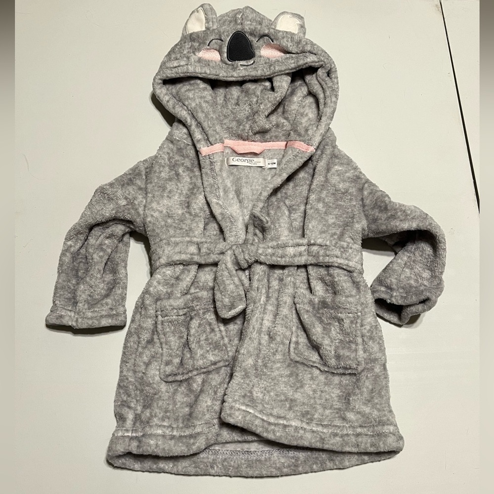 NWOT Very Soft Koala Bear Robe Size 6-12 Months